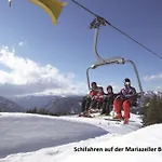 Zum Kirchenwirt מלון מריהצל